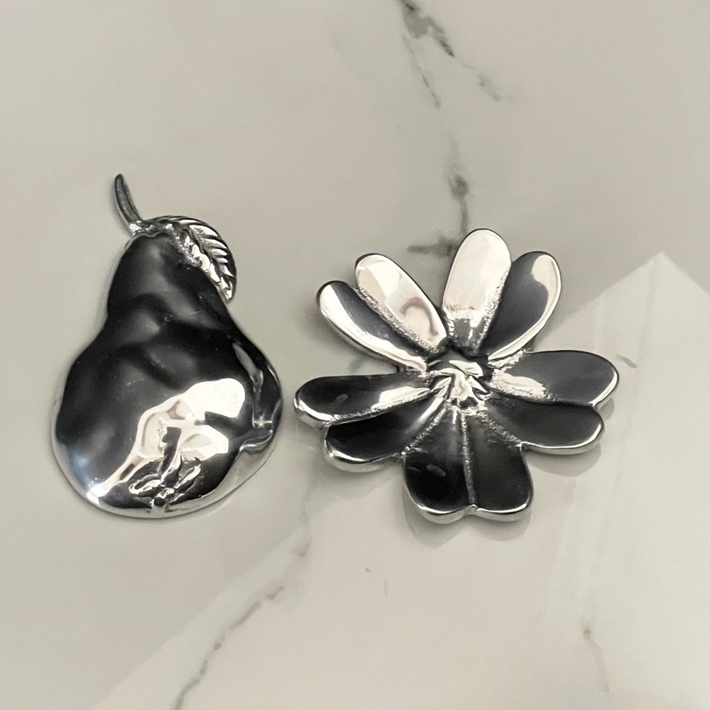 SET of 2 Napkin Weights - Flower & Pear - by Mariposa